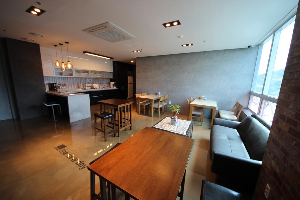Hostel The New Day Пусан Екстер'єр фото