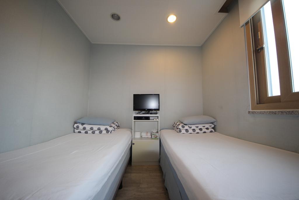 Hostel The New Day Пусан Екстер'єр фото